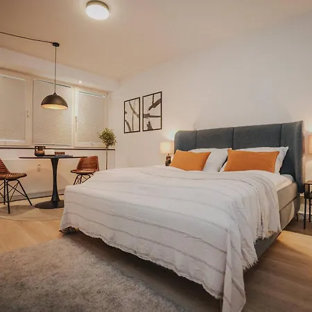 Apartament Downtown Mit Luxusbad Am Hafen Nur 5 Minuten Zu Fuss In Innenstadt Und Zum Bahnhof! *
