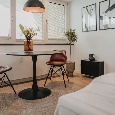 Appartement Jobostays - Downtown Hafen Apartment Oldenburg - Luxusbad - Direkt Am Hafen - 5 Min Zu Fuss Innenstadt Und Bahnhof - Aufzug - Kostenfreies Wlan - Kueche - Kontaktfreier Check-In Oldenburg