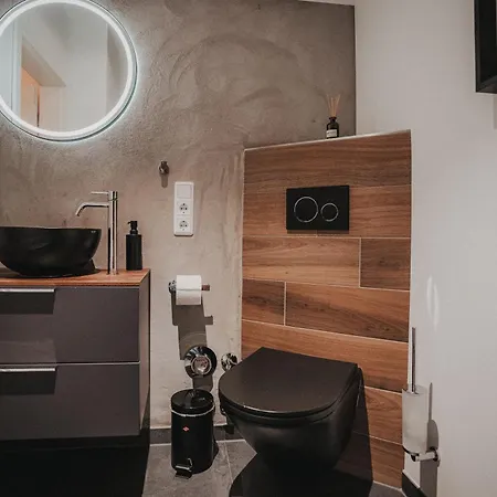 Downtown Mit Luxusbad Am Hafen Nur 5 Minuten Zu Fuss In Innenstadt Und Zum Bahnhof! Apartment *