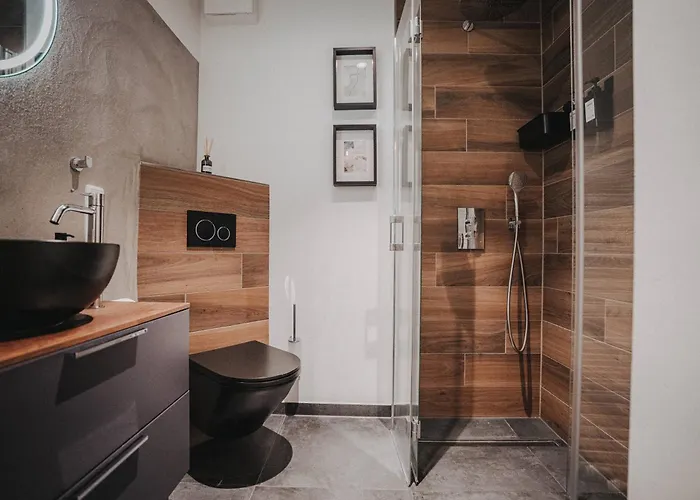 Jobostays - Downtown Hafen Apartment Oldenburg - Luxusbad - Direkt Am Hafen - 5 Min Zu Fuss Innenstadt Und Bahnhof - Aufzug - Kostenfreies Wlan - Kueche - Kontaktfreier Check-In Appartement *