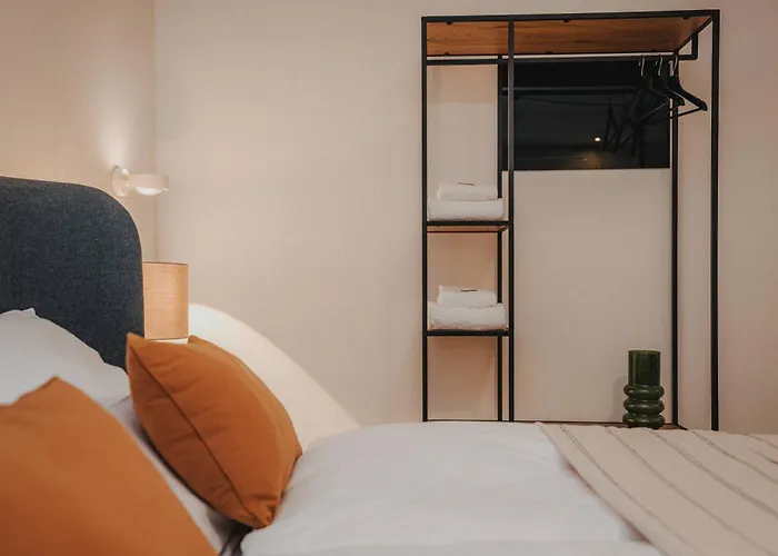Jobostays - Downtown Hafen Apartment Oldenburg - Luxusbad - Direkt Am Hafen - 5 Min Zu Fuss Innenstadt Und Bahnhof - Aufzug - Kostenfreies Wlan - Kueche - Kontaktfreier Check-In * 奥尔登堡
