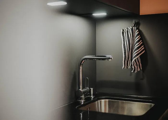 Jobostays - Downtown Hafen Apartment Oldenburg - Luxusbad - Direkt Am Hafen - 5 Min Zu Fuss Innenstadt Und Bahnhof - Aufzug - Kostenfreies Wlan - Kueche - Kontaktfreier Check-In Appartement