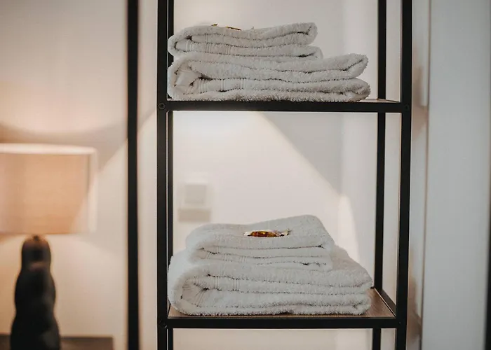 Jobostays - Downtown Hafen Apartment Oldenburg - Luxusbad - Direkt Am Hafen - 5 Min Zu Fuss Innenstadt Und Bahnhof - Aufzug - Kostenfreies Wlan - Kueche - Kontaktfreier Check-In * Oldenburg