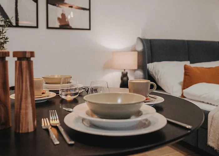 Jobostays - Downtown Hafen Apartment Oldenburg - Luxusbad - Direkt Am Hafen - 5 Min Zu Fuss Innenstadt Und Bahnhof - Aufzug - Kostenfreies Wlan - Kueche - Kontaktfreier Check-In * Oldenburg