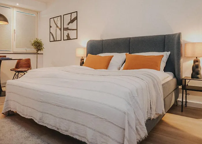 Jobostays - Downtown Hafen Apartment Oldenburg - Luxusbad - Direkt Am Hafen - 5 Min Zu Fuss Innenstadt Und Bahnhof - Aufzug - Kostenfreies Wlan - Kueche - Kontaktfreier Check-In *