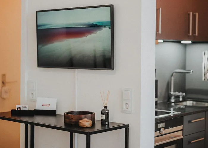 Jobostays - Downtown Hafen Apartment Oldenburg - Luxusbad - Direkt Am Hafen - 5 Min Zu Fuss Innenstadt Und Bahnhof - Aufzug - Kostenfreies Wlan - Kueche - Kontaktfreier Check-In * Oldenburg