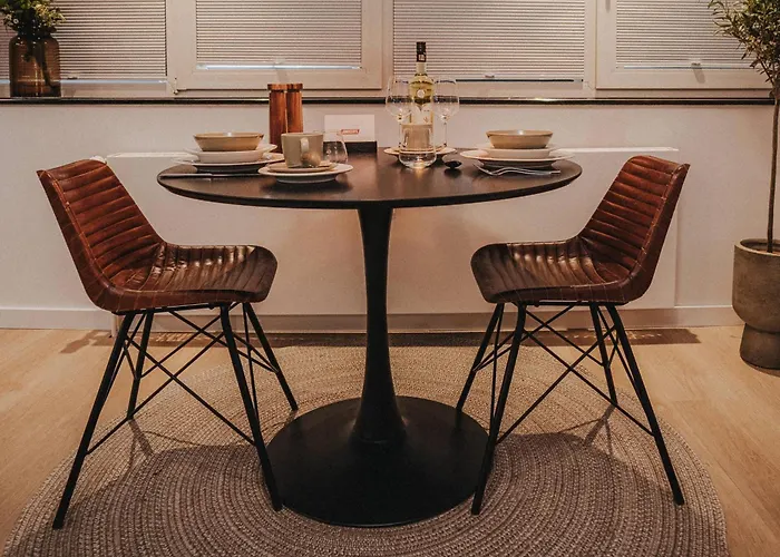 Jobostays - Downtown Hafen Apartment Oldenburg - Luxusbad - Direkt Am Hafen - 5 Min Zu Fuss Innenstadt Und Bahnhof - Aufzug - Kostenfreies Wlan - Kueche - Kontaktfreier Check-In Oldenburg